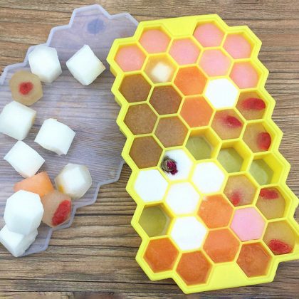 Hexagon Ice Cube Molds with Removable Lid Easy-Release Stackable Cube Tray